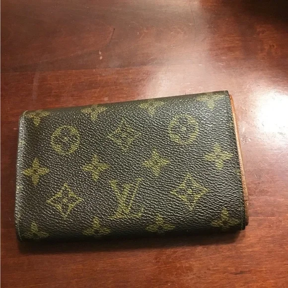 Louis Vuitton Monogram Wallet in Black and Gold - Picture 1 of 16